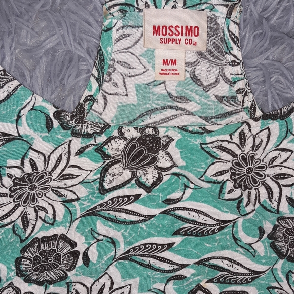 ⭐️Floral crop top w/ racer back. Totally cute! Final price! Price firm! - Picture 3 of 6